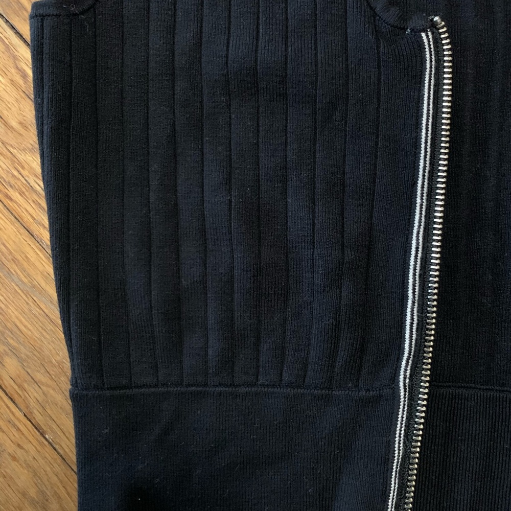 Sleeveless zippered ribbed crop top